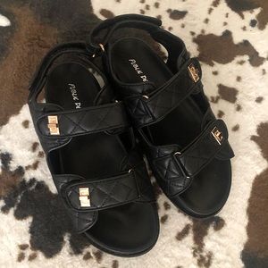 Quilted sandals